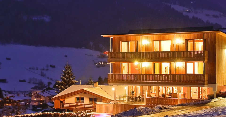 Außenansicht vom LifeStyle Hotel Neustift, dem Ski Hotel im Stubaital