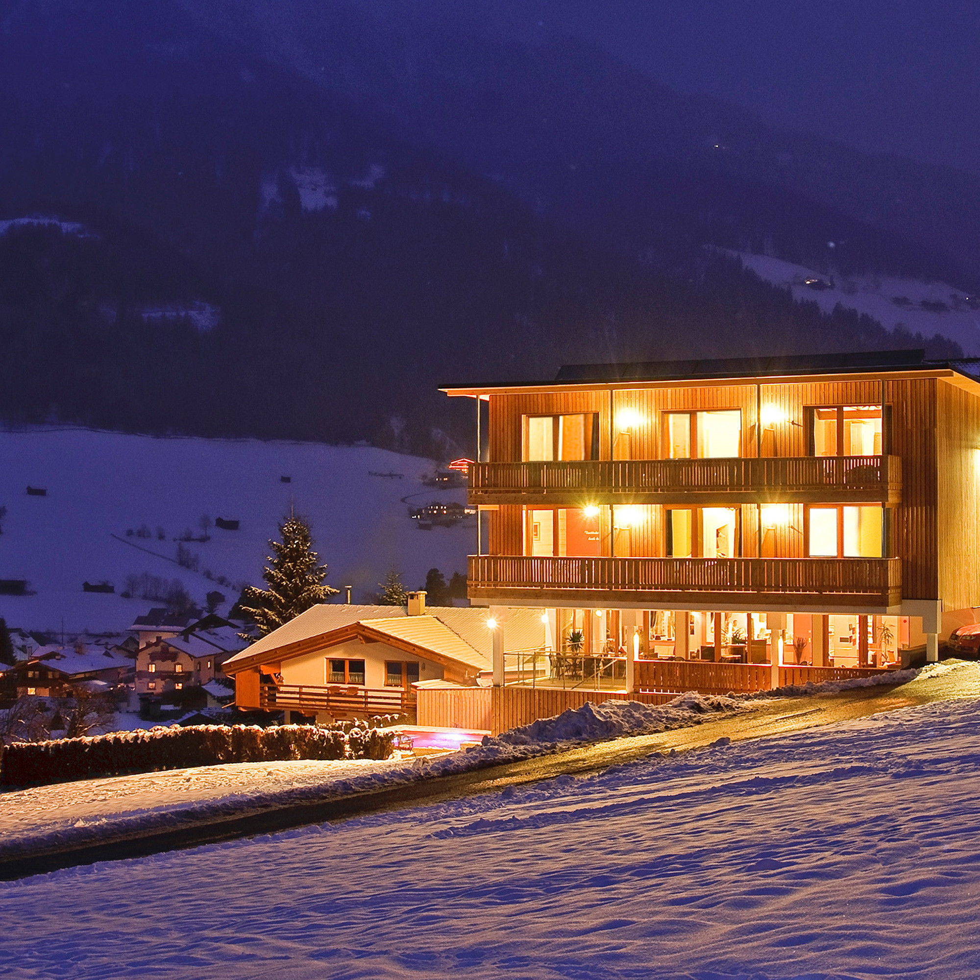 Außenansicht vom LifeStyle Hotel Neustift, dem Ski Hotel im Stubaital